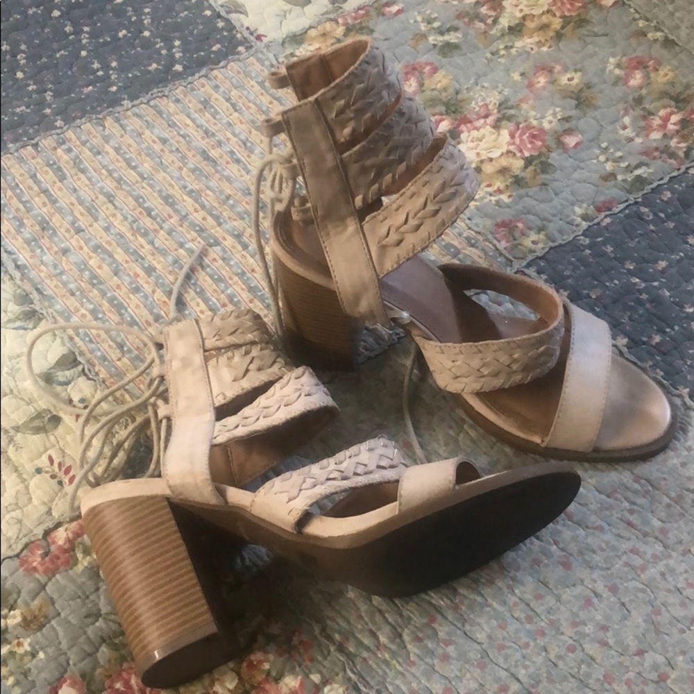 Lace up shoes
